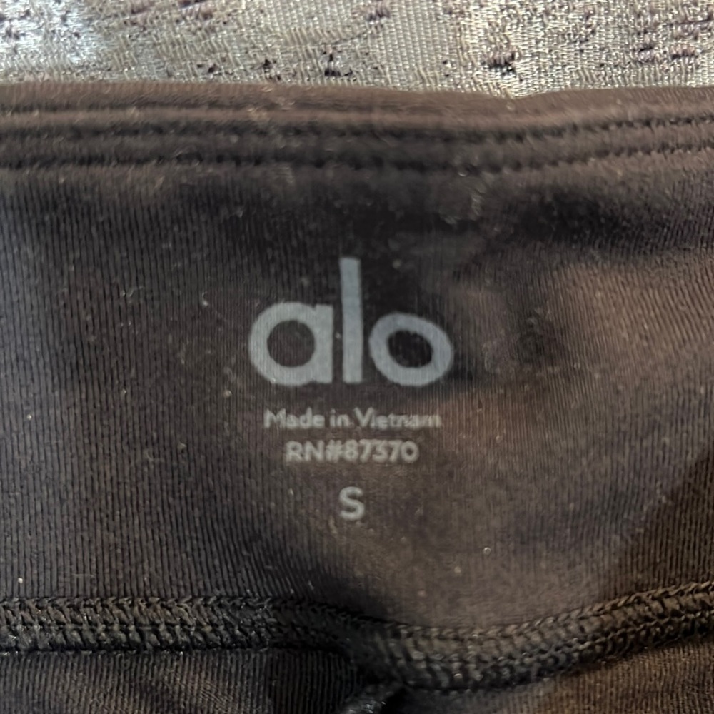 Alo Airbrush High-Waist Flutter Legging - Picture 3 of 5